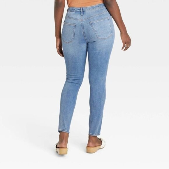 Universal Thread Women's High-Rise Skinny Patched Jeans Blue Denim 4 - Picture 2 of 7